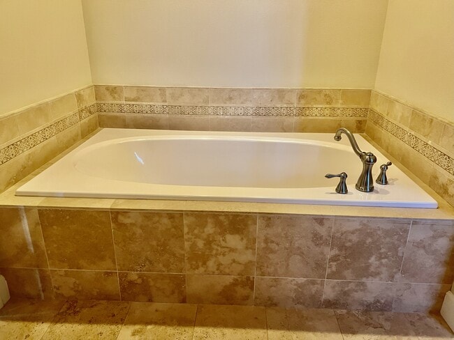 Building Photo - 853 Palou St