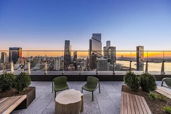 Building Photo - 550 Tenth Avenue