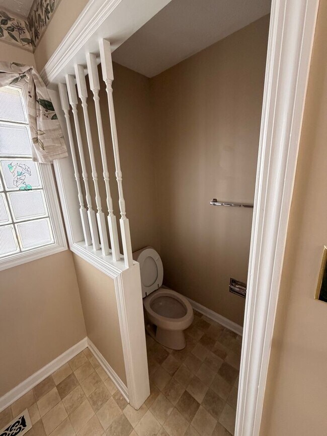 Building Photo - 3BR Home | Granite Kitchen | Fireplace | Deck | Fenced Yard