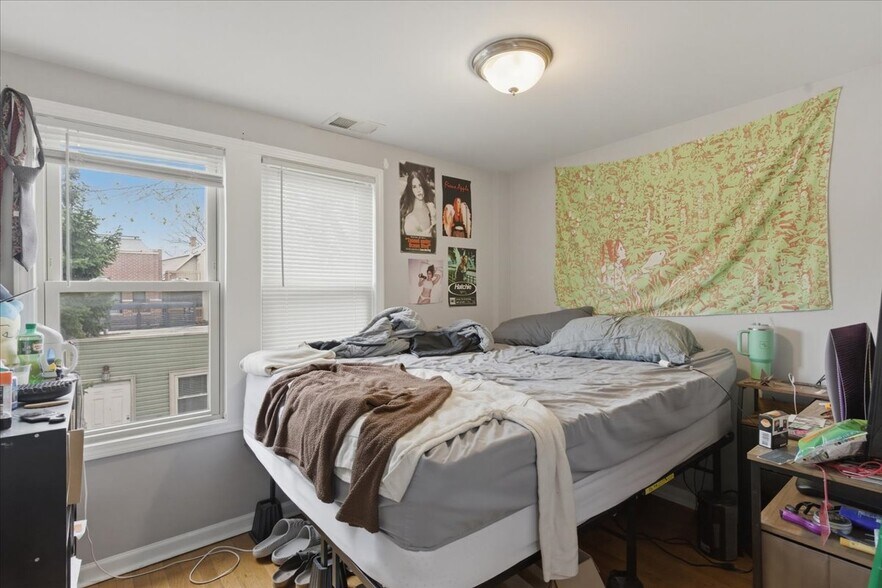 Building Photo - 3727 N Ashland Ave