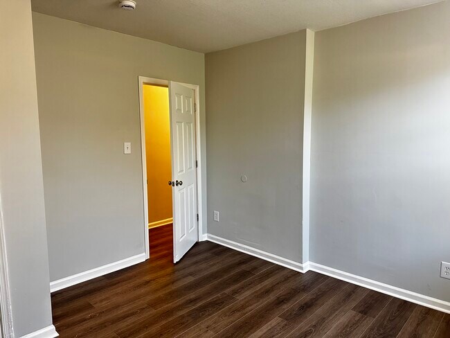 Building Photo - SE Duplex