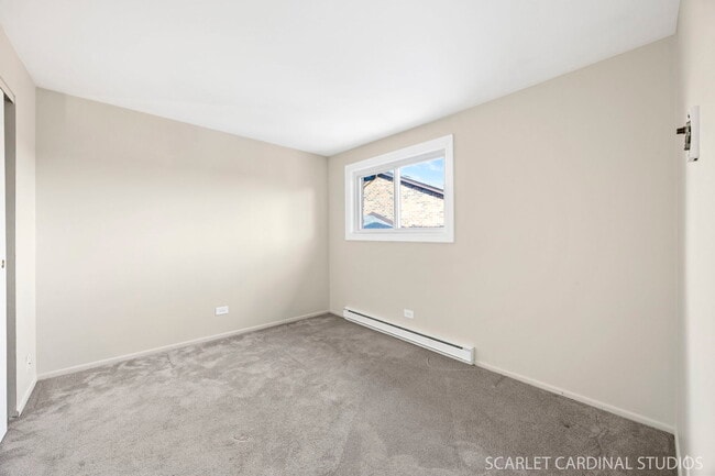 Building Photo - 1S213 Holyoke Ln