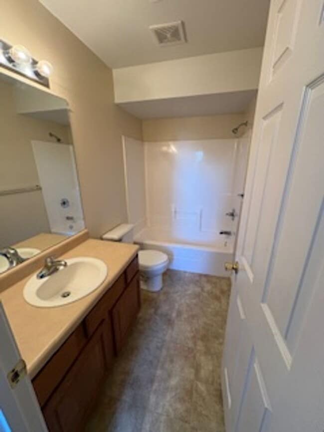Building Photo - Duplex for rent