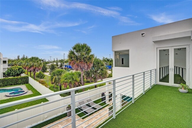 Building Photo - 9995 NW 75th St