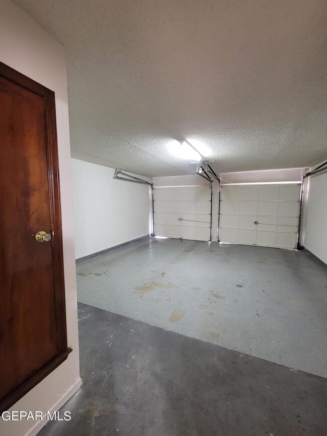 Building Photo - 11340 Lake Nasser Dr