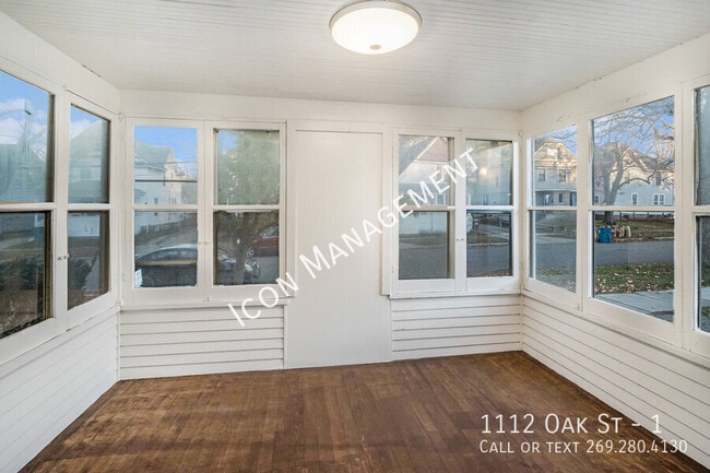 Building Photo - 1112 Oak St