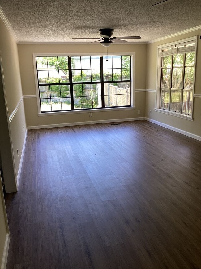 Building Photo - Newly Renovated Home In Harrison
