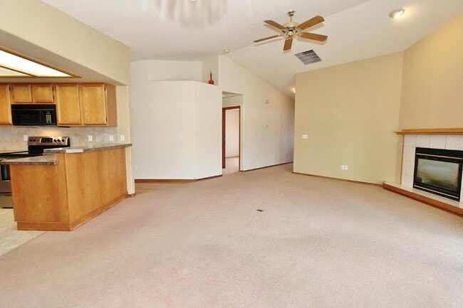 Building Photo - Single-Level Townhome Nestled in SE Boise