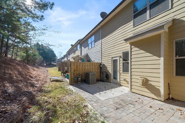 Building Photo - 232 Bobbie Way