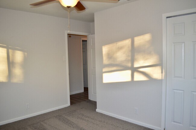 Building Photo - Beautifully remodeled 4 bedroom 2 bath hom...