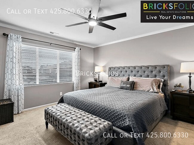 Building Photo - Modern Comfort Awaits You in This Puyallup...