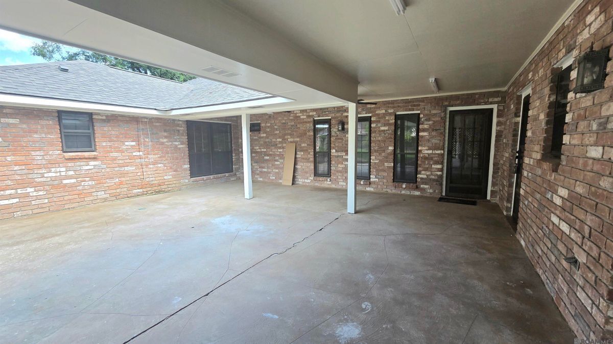 Building Photo - 12119 Mallory Ave