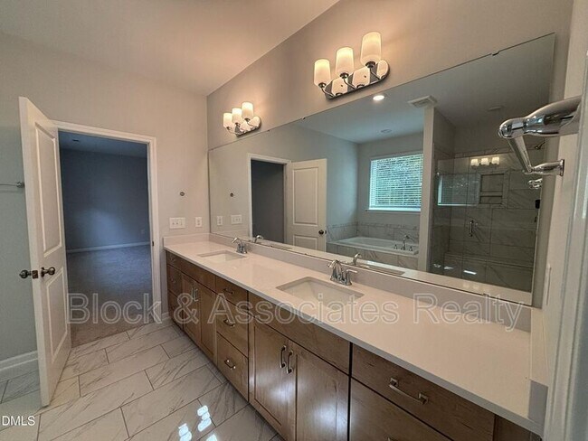 Building Photo - 2105 Goudy Dr