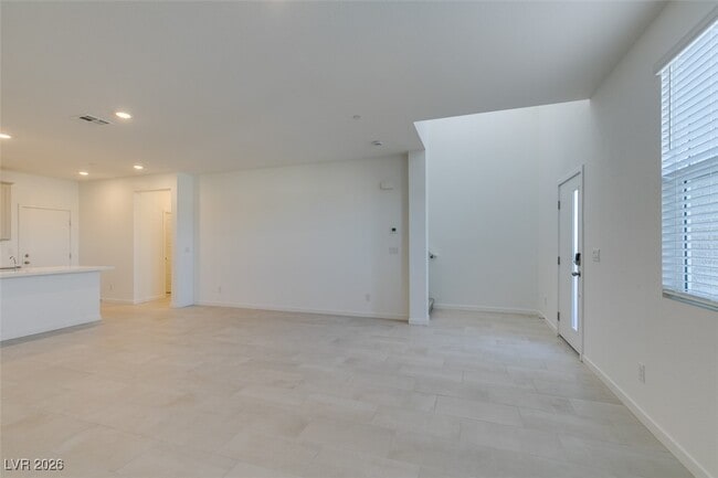 Building Photo - 302 Walsh Peak Ave