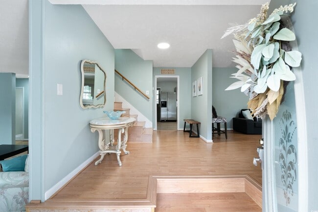 Building Photo - 917 9th Ave S