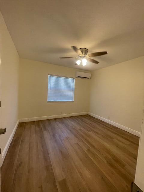 Building Photo - 304 N Tamarind Ave