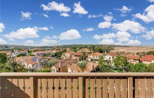 Building Photo - 9 Marisol