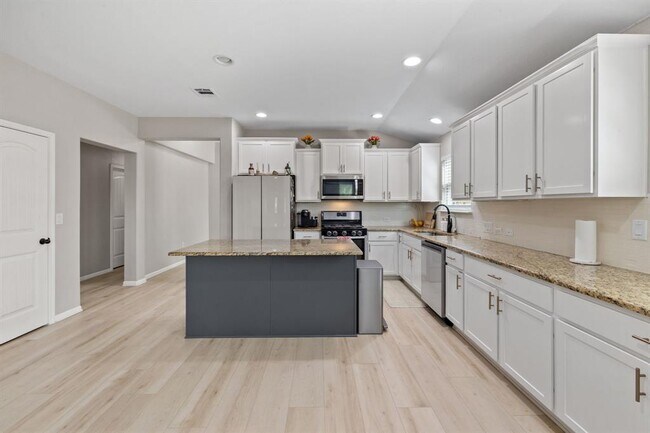 Building Photo - 117 Fosini Cove