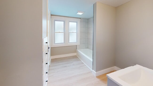 Building Photo - Old Brooklyn Area - 3 Bedrooms - Single Fa...