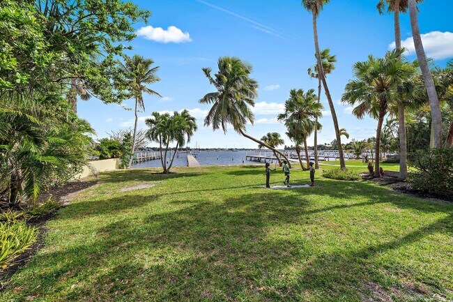 Building Photo - 122 S Lake Dr