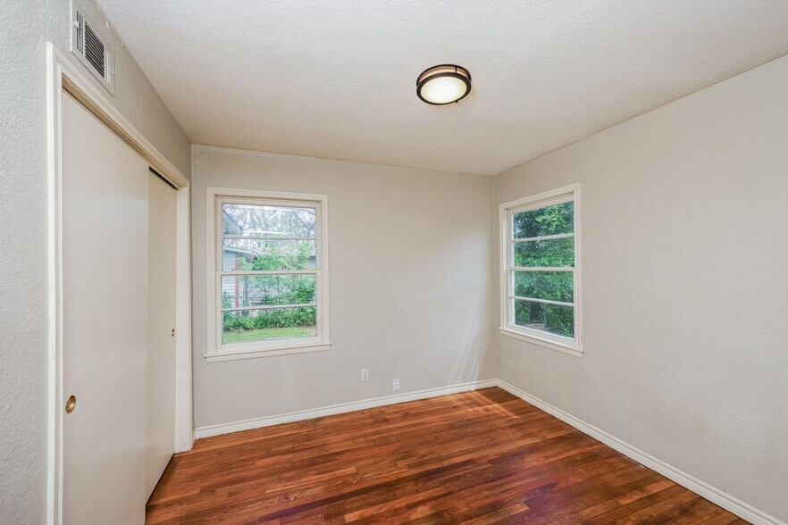 Building Photo - 5175 Cardiff St