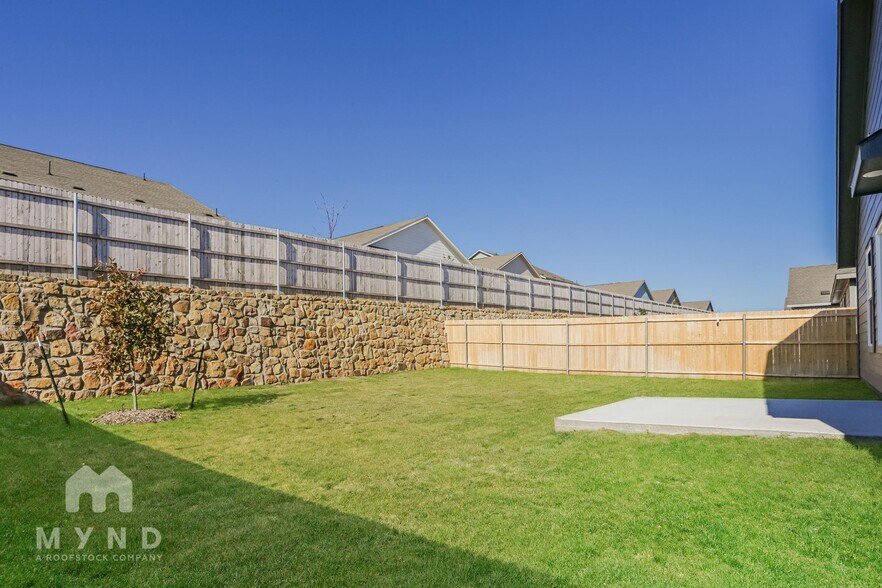 Building Photo - 2736 Ctr Crk Ln