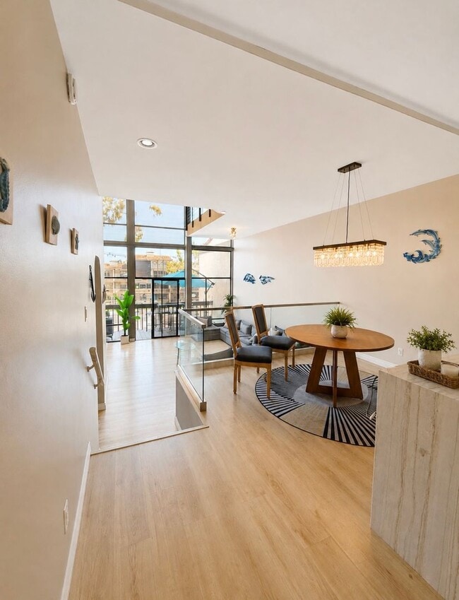 Building Photo - 7334 Marina Pacifica Dr N