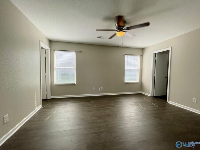 Building Photo - 200 Whitestone Dr NE