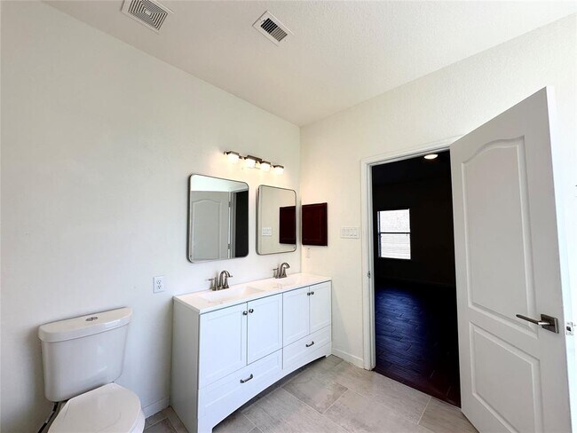 Building Photo - 23702 N Newport Bend