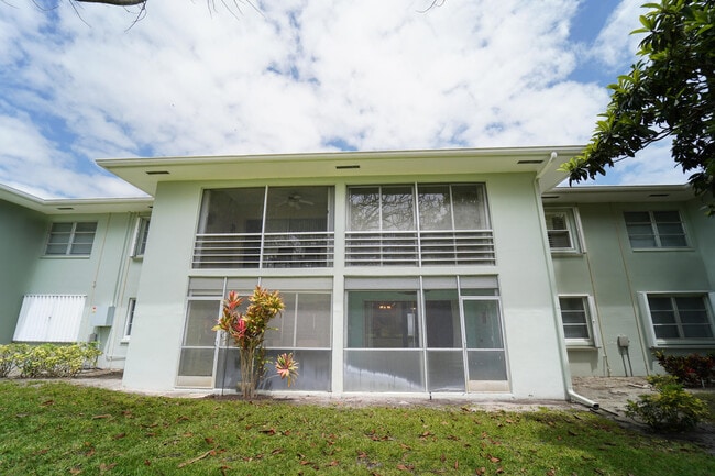 Building Photo - 2660 SW 22nd Ave