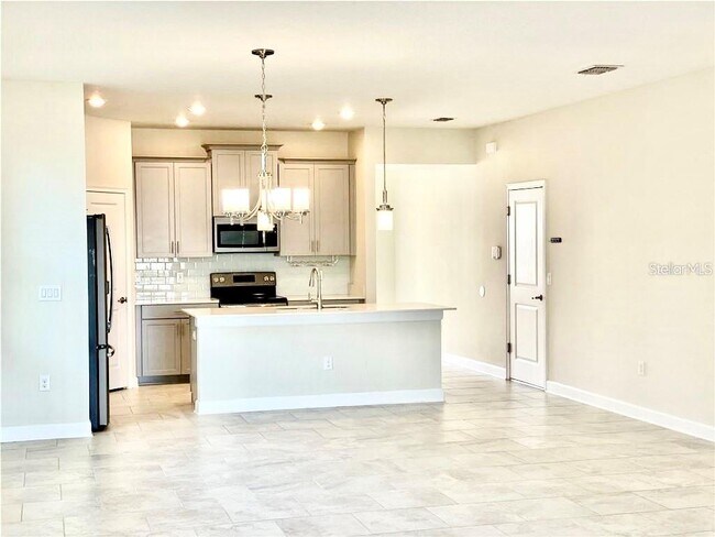 Building Photo - 1498 Bunker Dr