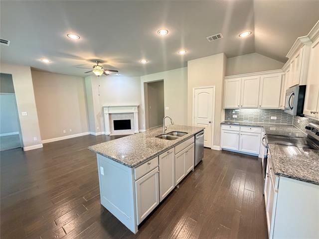 Building Photo - 7924 Buttonwood Dr