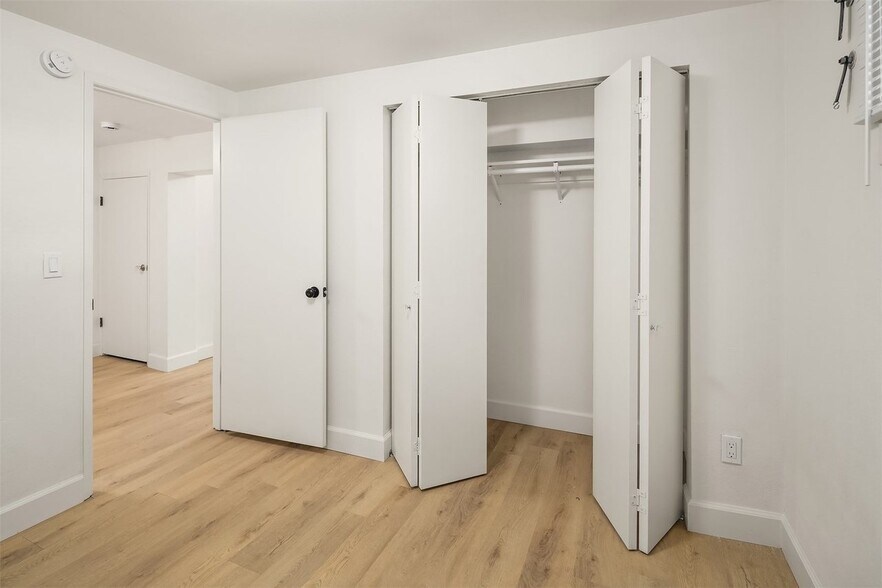 Building Photo - 909 4th Ave N