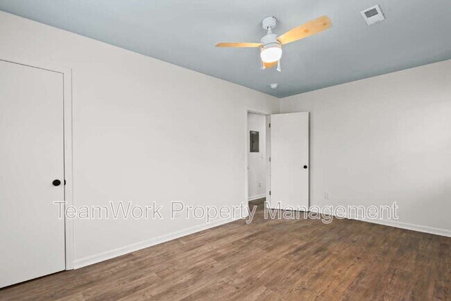 Building Photo - 3107 Azalea Dr