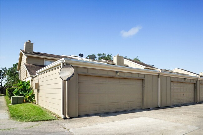 Building Photo - 11502 Village Pl Dr