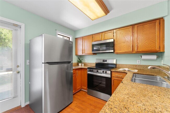 Building Photo - 5704 Bratton Dr