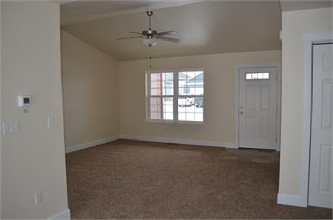 Building Photo - 3 bedroom 2 bath in Meadowlark Subdivision