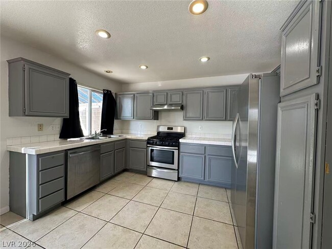 Building Photo - 8275 Cedar Leaf Dr