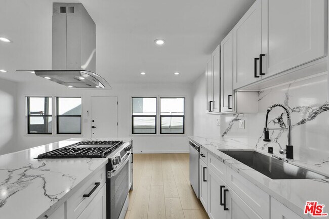 Building Photo - 926 N Spaulding Ave