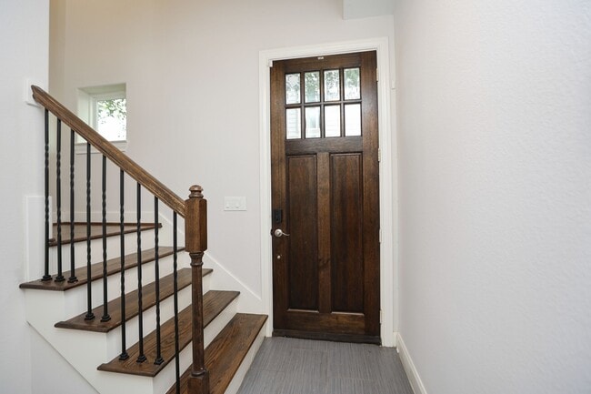 Building Photo - 2212 Stuart St