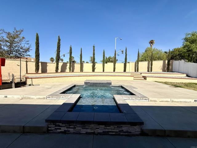 Building Photo - 24399 Oakridge Cir