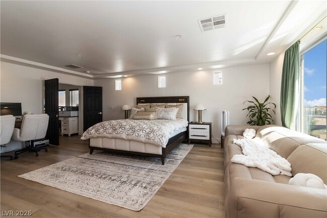 Building Photo - 9758 Hawk Crest St