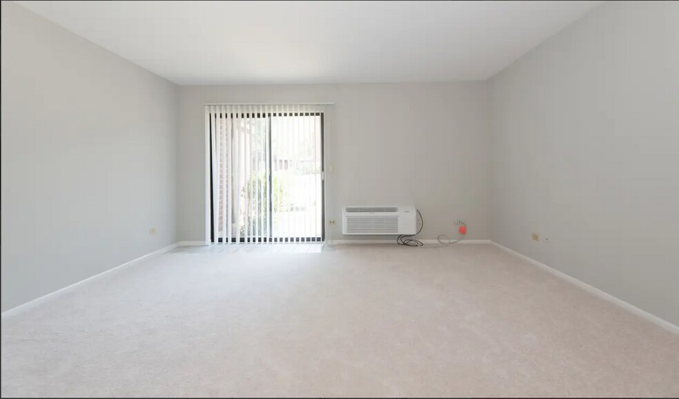 Building Photo - 920 N Lakeside Dr