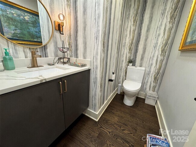 Building Photo - 210 Hargett Ct