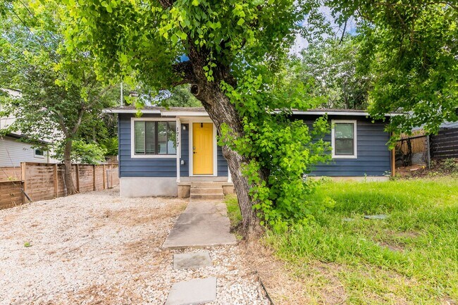 Building Photo - Charming & Updated Mid-Century 3 Bed/1 Bath in East Austin!