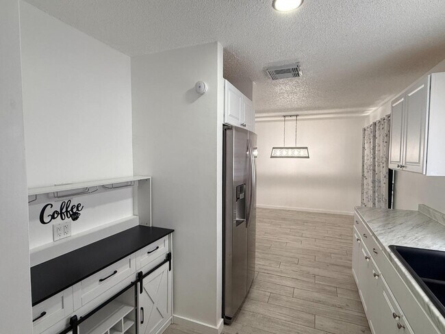 Building Photo - 13186 Thrush St