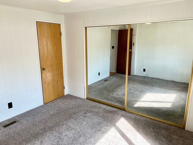 Building Photo - Southside 2 Bed Mobile Home at Southwood Manor