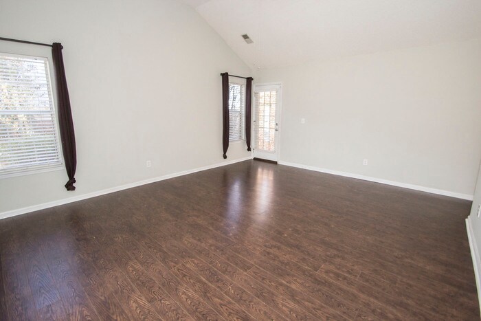 Building Photo - 122 Shady Mist Dr