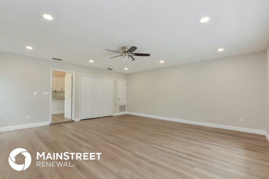 Building Photo - 304 Sir Lawrence Dr