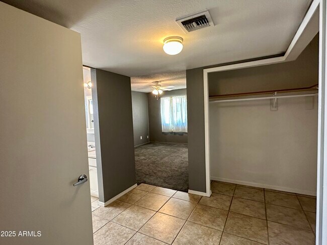 Building Photo - 2535 E Maryland Dr